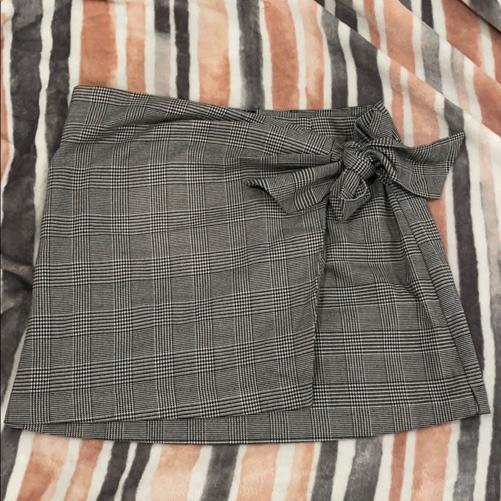Trendy Houndstooth Plaid Mini Wrap Skirt